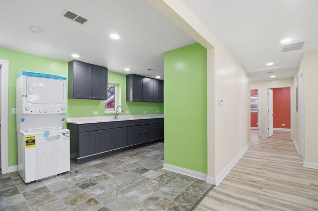 9804 S Maplewood Avenue, Evergreen Park, IL 60805