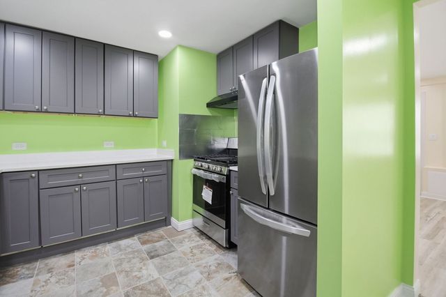 9804 S Maplewood Avenue, Evergreen Park, IL 60805