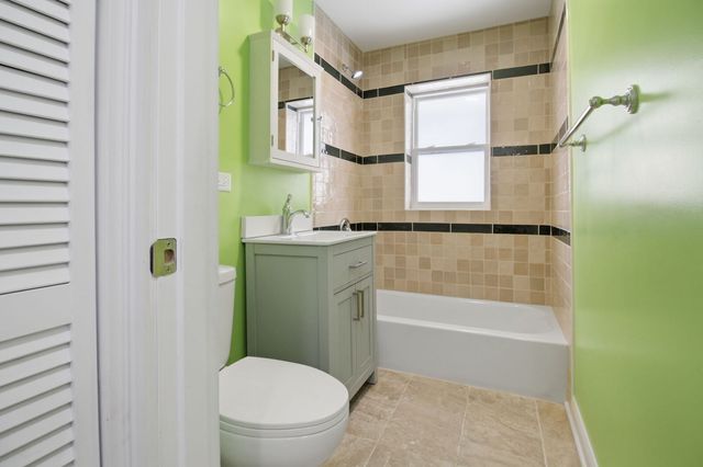 9804 S Maplewood Avenue, Evergreen Park, IL 60805