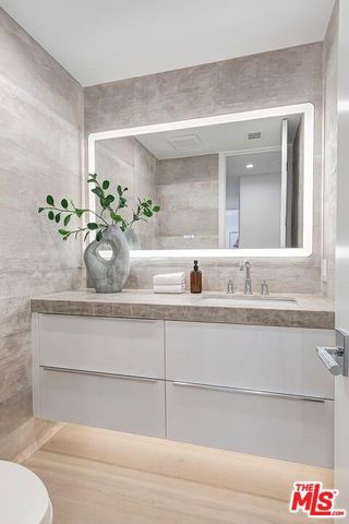 300 N Swall Drive 356, Beverly Hills, CA 90211