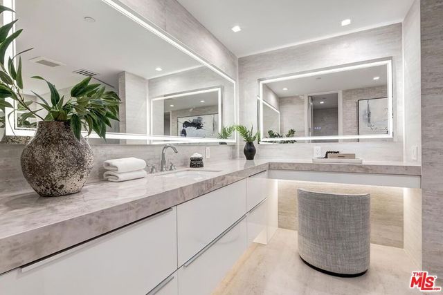 300 N Swall Drive 356, Beverly Hills, CA 90211