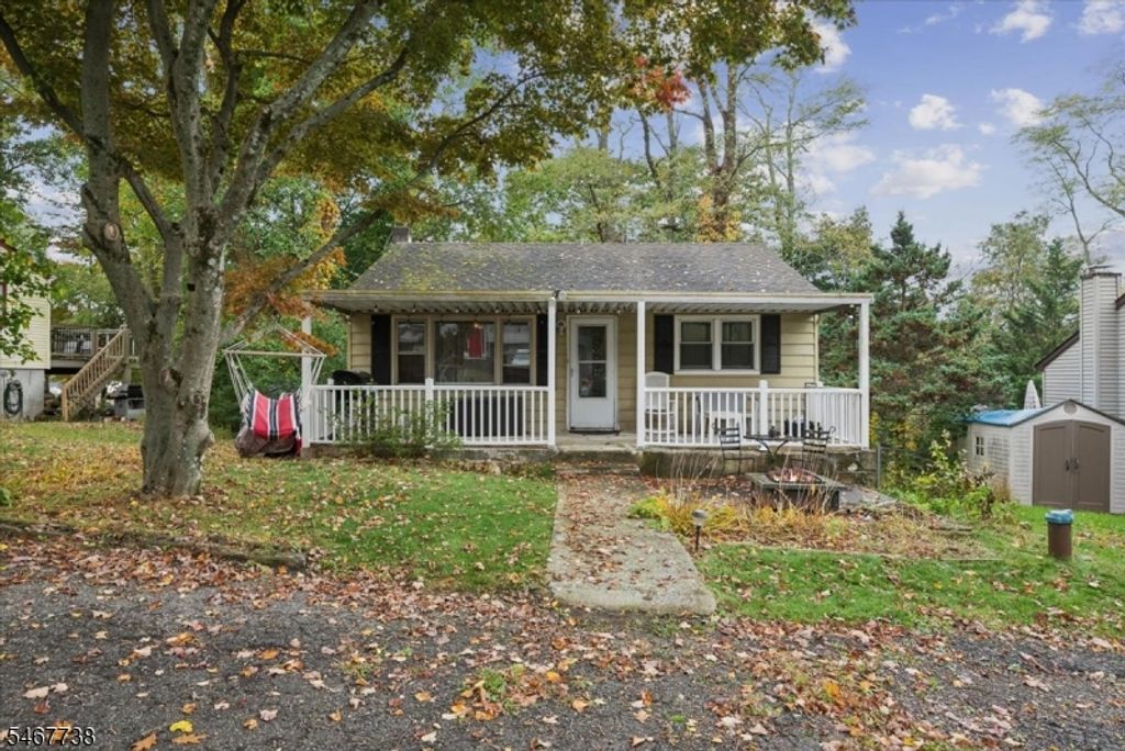 8 Center St, Hopatcong Boro, NJ 07874 — exterior