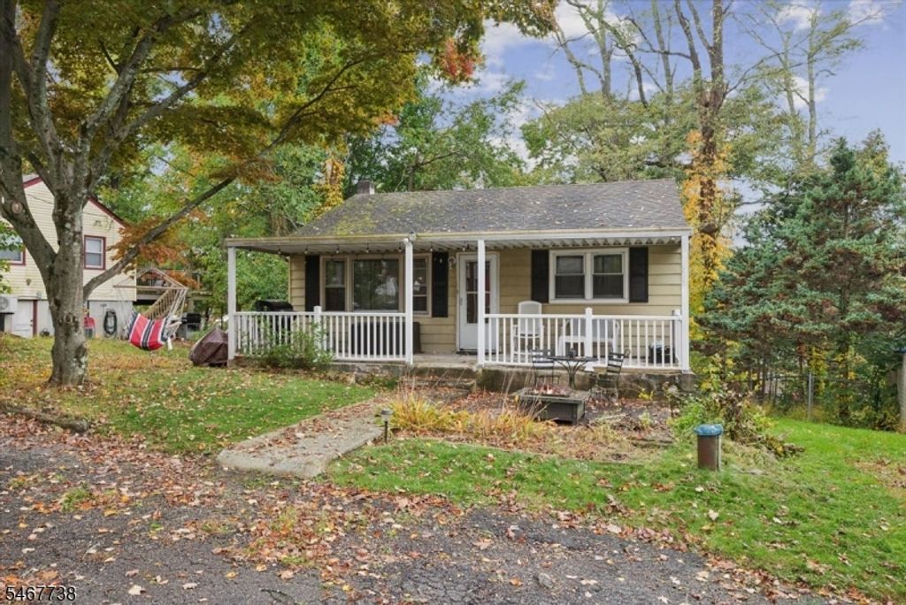 8 Center St, Hopatcong Boro, NJ 07874 — photo 2