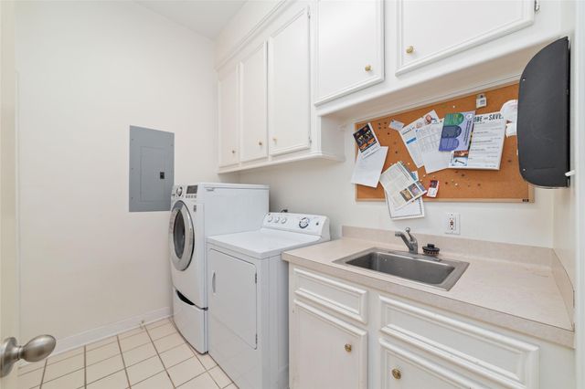 10 E Rock Wing Place, The Woodlands, TX 77381