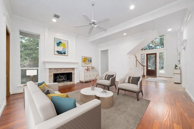 10 E Rock Wing Place, The Woodlands, TX 77381