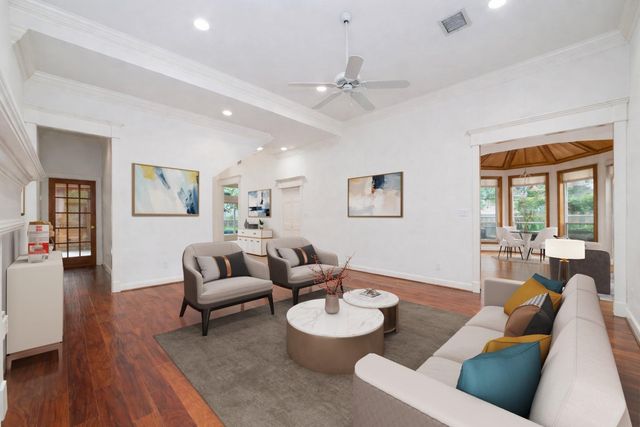 10 E Rock Wing Place, The Woodlands, TX 77381