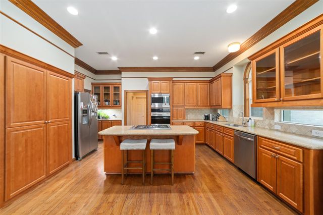 10 E Rock Wing Place, The Woodlands, TX 77381