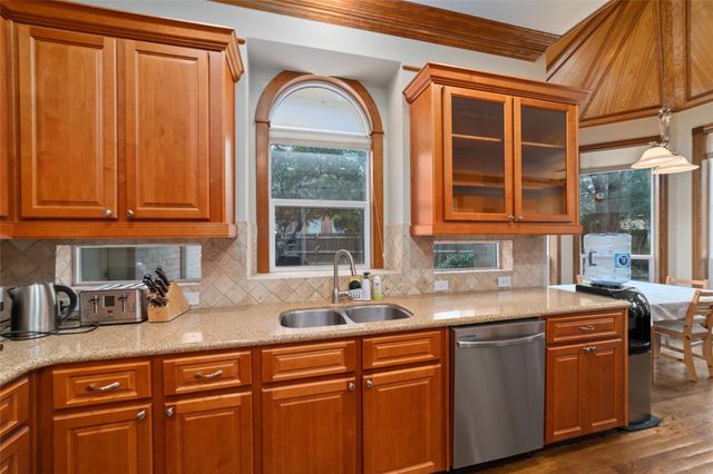 10 E Rock Wing Place, The Woodlands, TX 77381