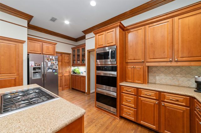 10 E Rock Wing Place, The Woodlands, TX 77381