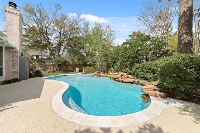 10 E Rock Wing Place, The Woodlands, TX 77381