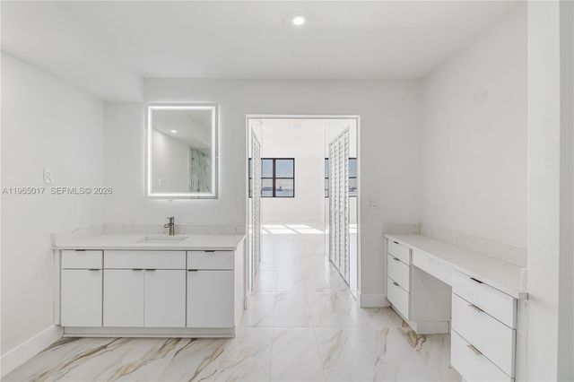 1800 NE 114th St 1004, Miami, FL 33181