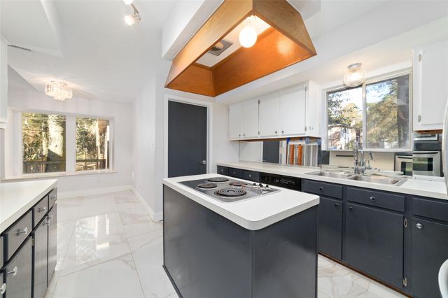 67 Woodhaven Wood Drive, The Woodlands, TX 77380