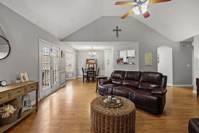 2704 Leesa Ann Ln, Old Hickory, TN 37138