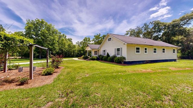 1348 Edwin Reynolds Road, Cottonwood, AL 36320
