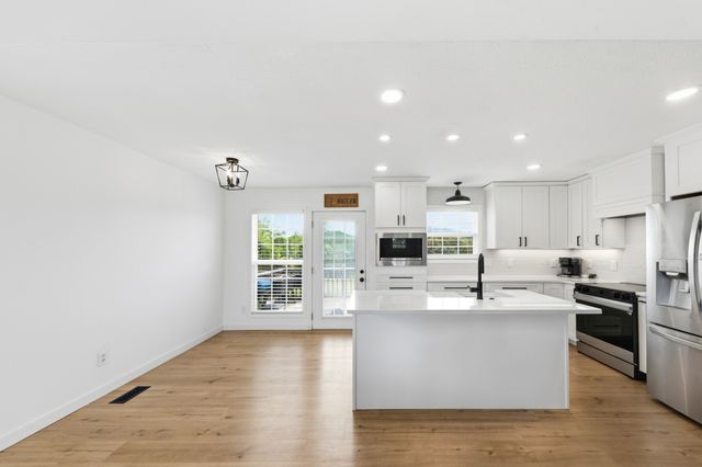 2448 Gene Fitzgerald Rd, Columbia, TN 38401