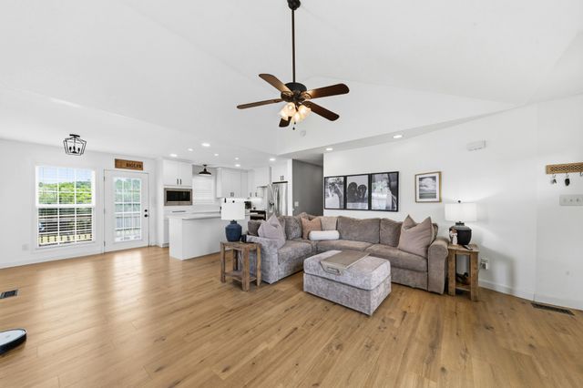 2448 Gene Fitzgerald Rd, Columbia, TN 38401