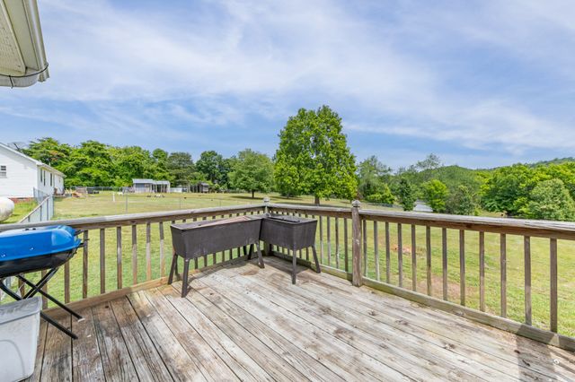 2448 Gene Fitzgerald Rd, Columbia, TN 38401