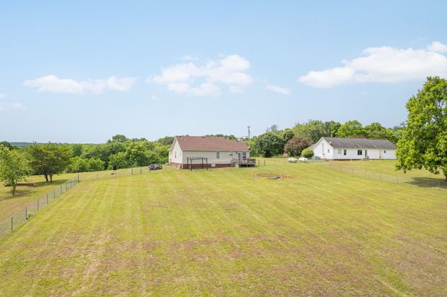 2448 Gene Fitzgerald Rd, Columbia, TN 38401