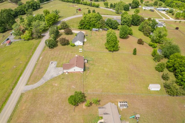 2448 Gene Fitzgerald Rd, Columbia, TN 38401