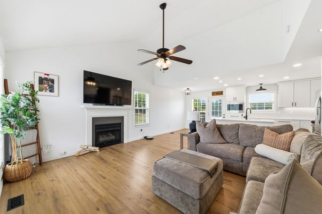 2448 Gene Fitzgerald Rd, Columbia, TN 38401