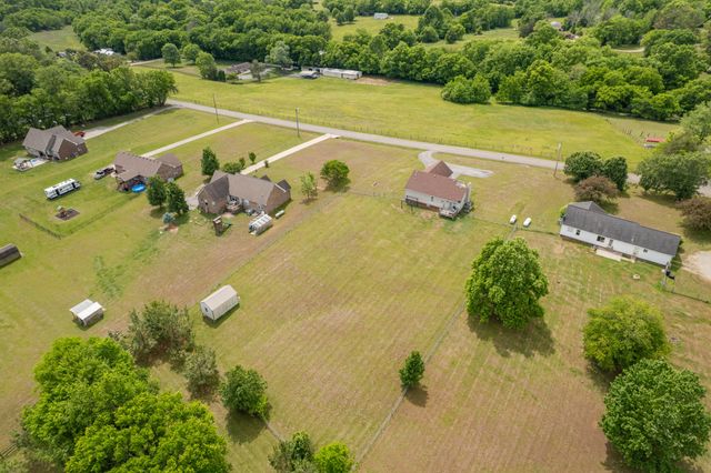 2448 Gene Fitzgerald Rd, Columbia, TN 38401
