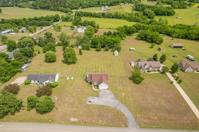 2448 Gene Fitzgerald Rd, Columbia, TN 38401