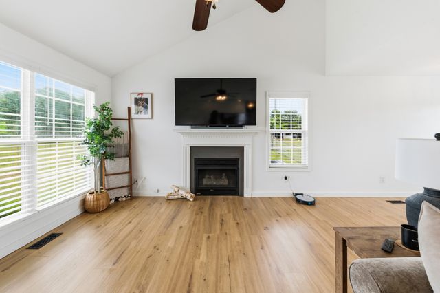 2448 Gene Fitzgerald Rd, Columbia, TN 38401