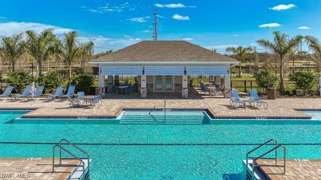 8471 EVERLY PRESERVE DR, Lehigh Acres, FL 33971