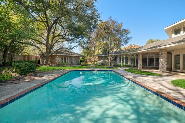 5045 Lakehill Court, Dallas, TX 75220