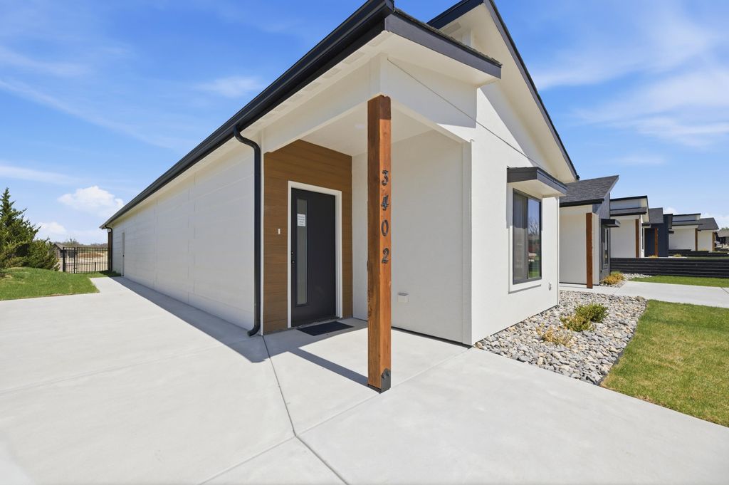 3402 E Thunder, Wichita, KS 67219