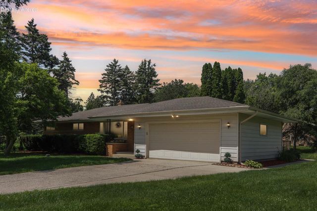 8173 S 28th STREET, Franklin, WI 53132
