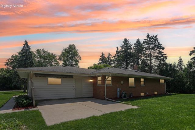 8173 S 28th STREET, Franklin, WI 53132