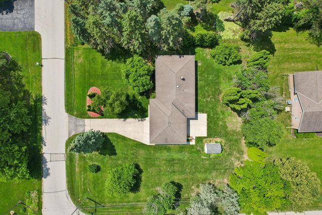 8173 S 28th STREET, Franklin, WI 53132