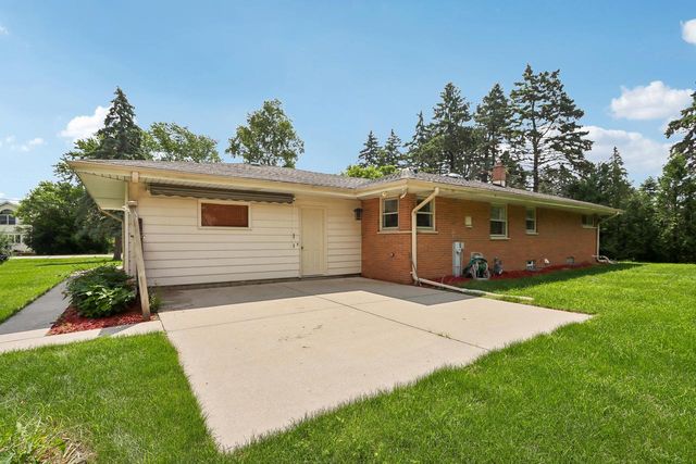 8173 S 28th STREET, Franklin, WI 53132