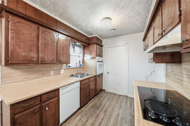 1101 W 14th Place, Claremore, OK 74017