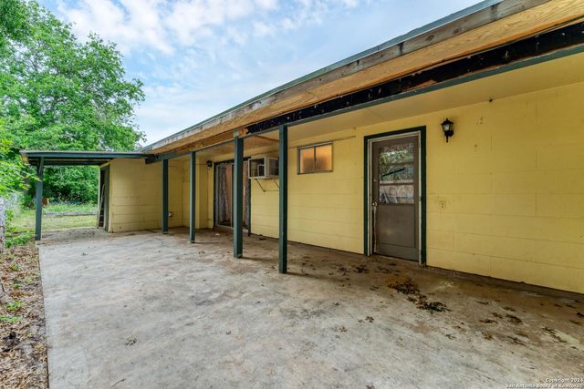 955 university LN, Seguin, TX 78155