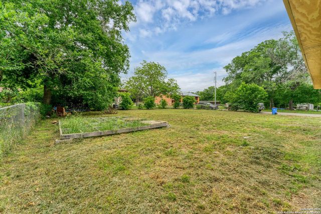 955 university LN, Seguin, TX 78155