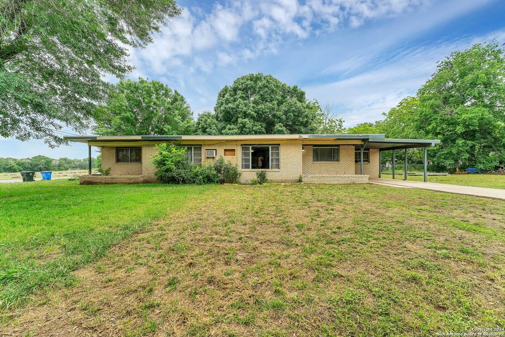 955 university LN, Seguin, TX 78155