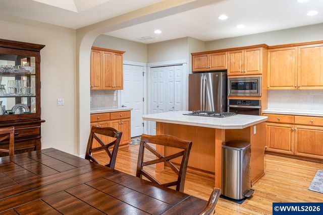6216 SW Chestnut Dr, Corvallis, OR 97333