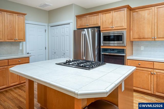 6216 SW Chestnut Dr, Corvallis, OR 97333