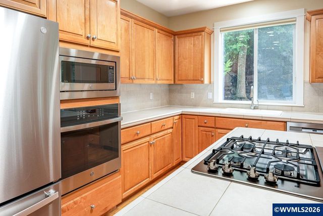 6216 SW Chestnut Dr, Corvallis, OR 97333