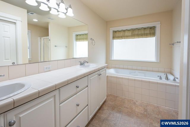 6216 SW Chestnut Dr, Corvallis, OR 97333