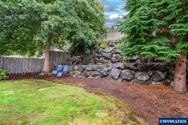 6216 SW Chestnut Dr, Corvallis, OR 97333