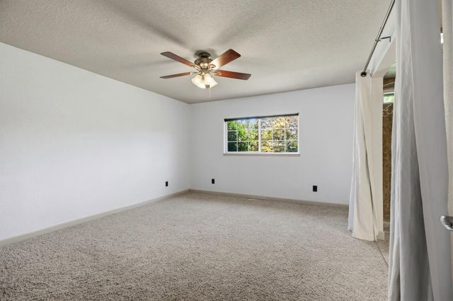 1730 Colombard Ct, Escalon, CA 95320
