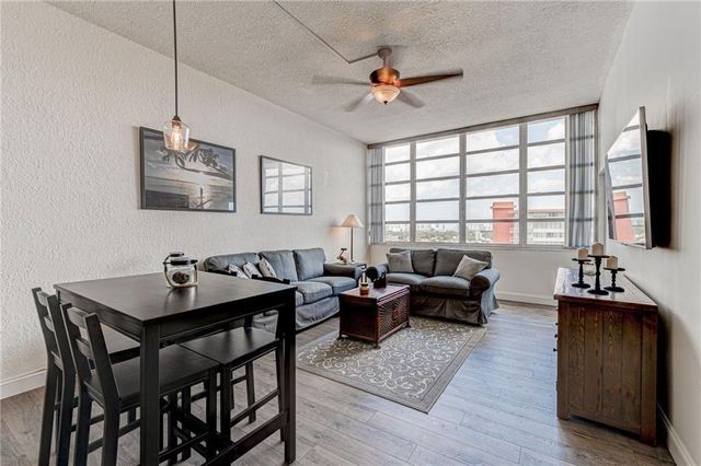 1301 NE Miami Gardens Dr 1721W, Miami, FL 33179