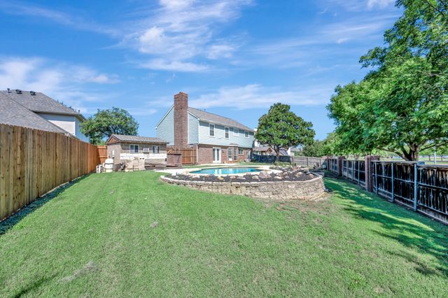 8000 Crazy Horse Lane, Fort Worth, TX 76137