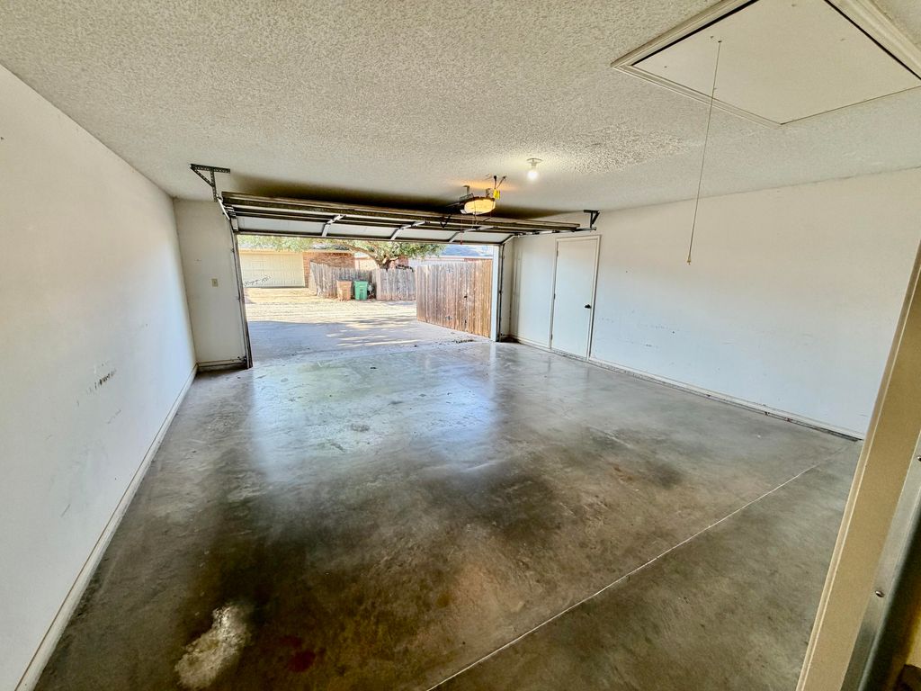 Image 15 of property listing at 3040 Laurel Oak Drive, San Angelo, TX 76904