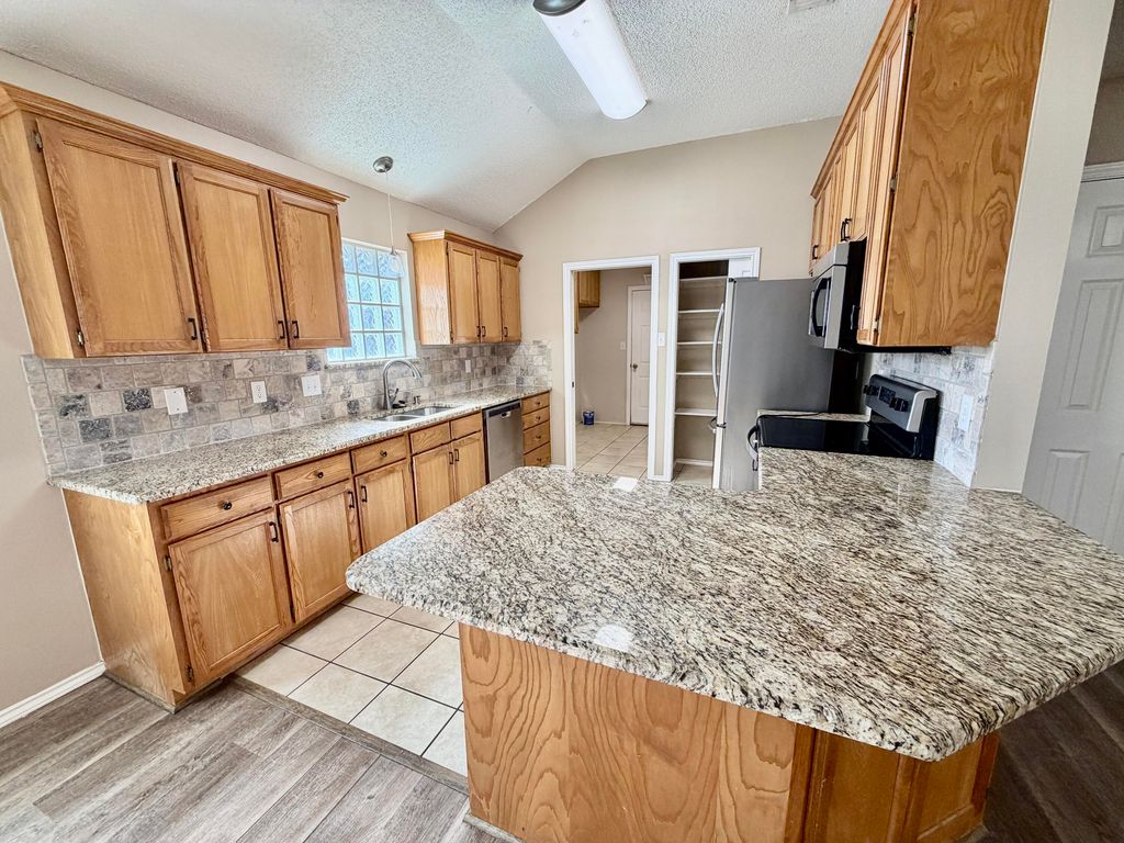 Image 5 of property listing at 3040 Laurel Oak Drive, San Angelo, TX 76904
