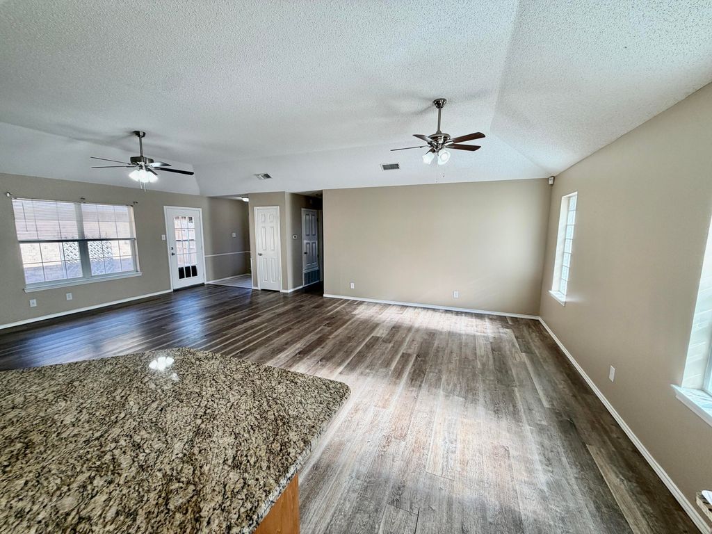 Image 7 of property listing at 3040 Laurel Oak Drive, San Angelo, TX 76904