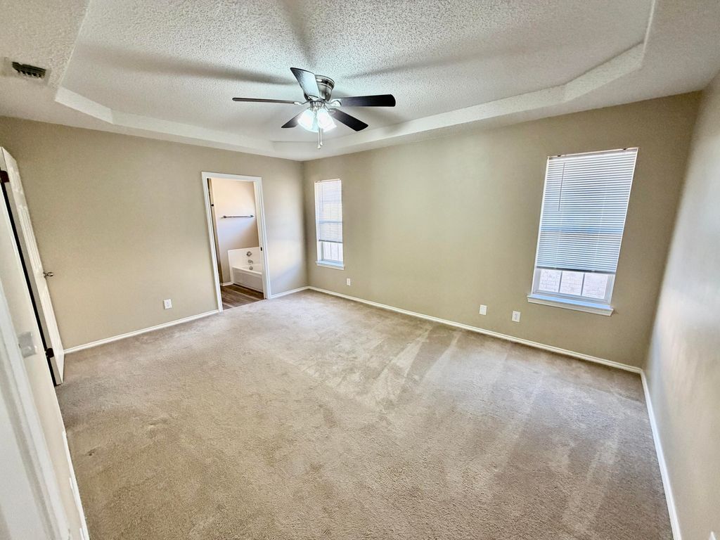 Image 8 of property listing at 3040 Laurel Oak Drive, San Angelo, TX 76904